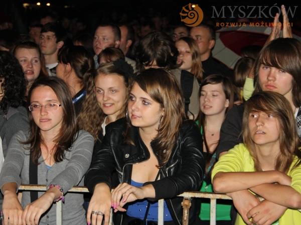 Zdjęcie: Myszkowska młodzież na koncercie Norbiego, fot. PK/UM